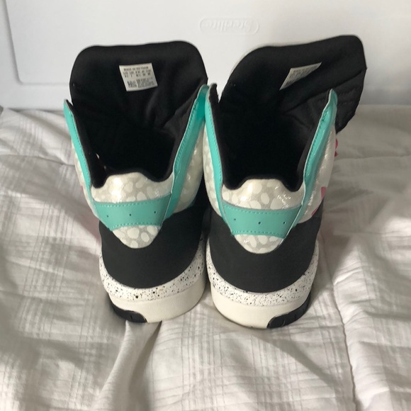 Adidas Women’s 8.5 High Tops - Picture 3 of 5